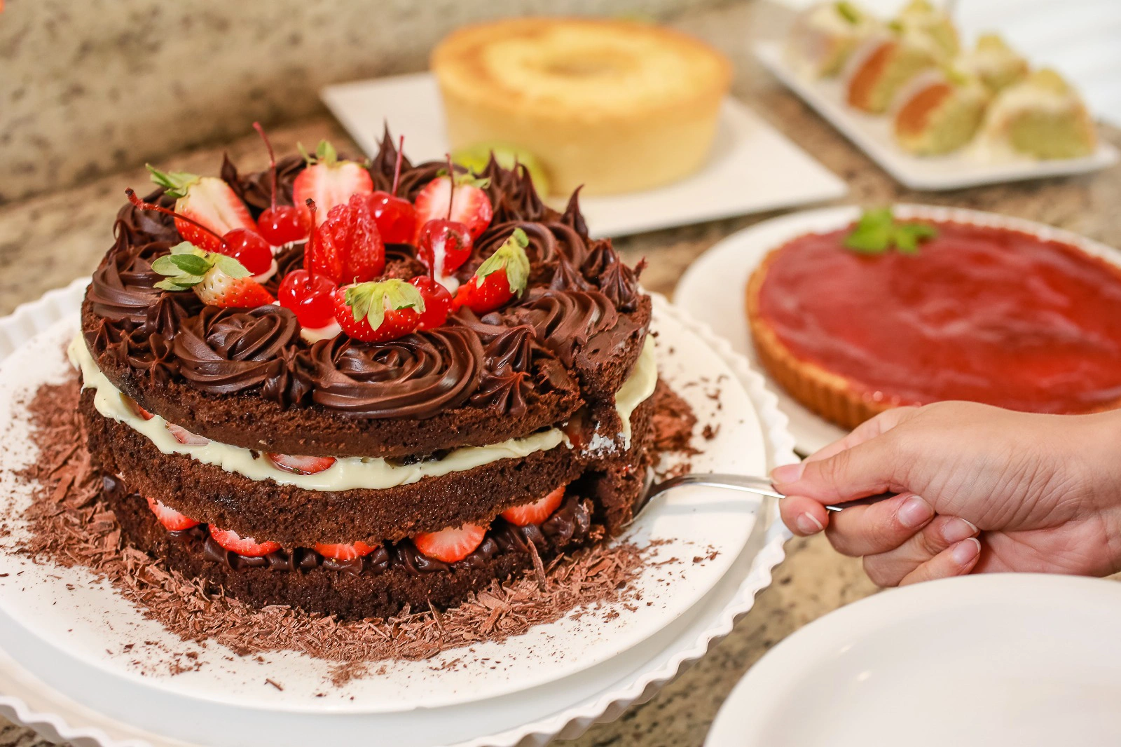 Café da manhã — frutas e pães