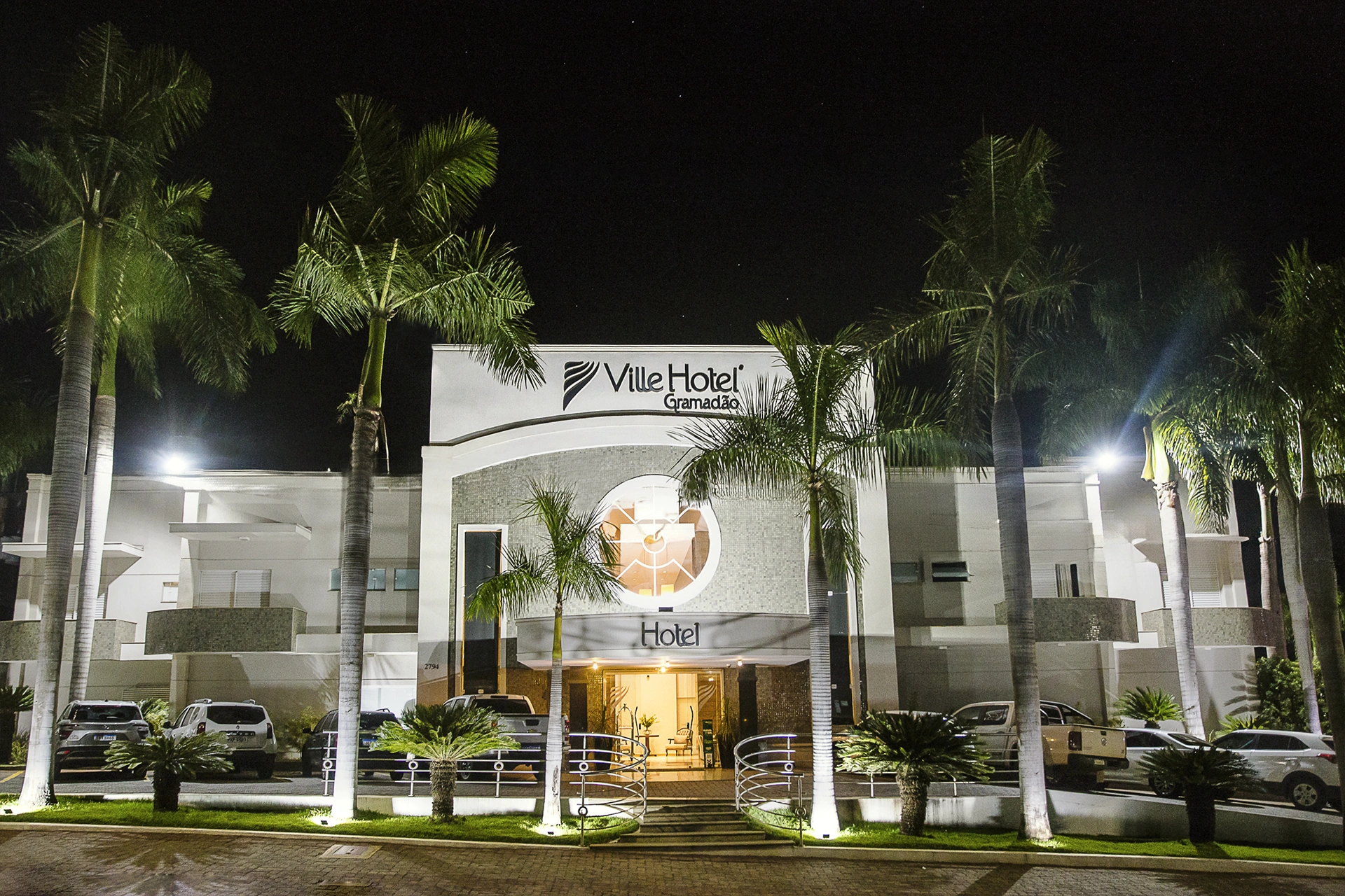 Fachada do Ville Hotel Gramadão